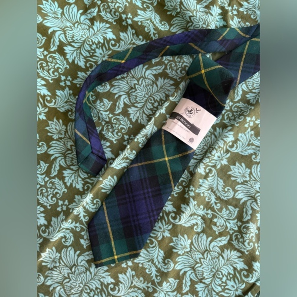 NWT Handmade 100% Wool Gordon Scottish Modern Tartan tie.